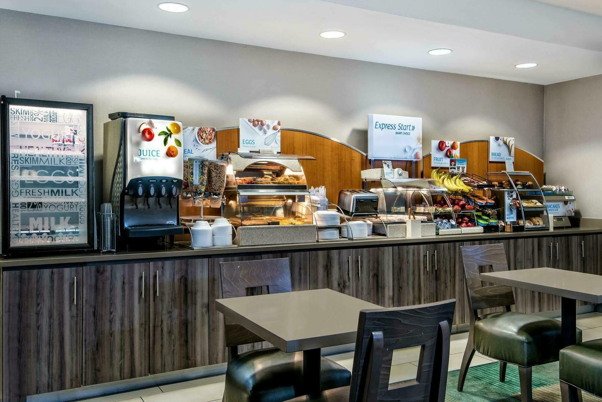 Holiday Inn Express Hotel And Suites Fort Worth/I-20 Εξωτερικό φωτογραφία